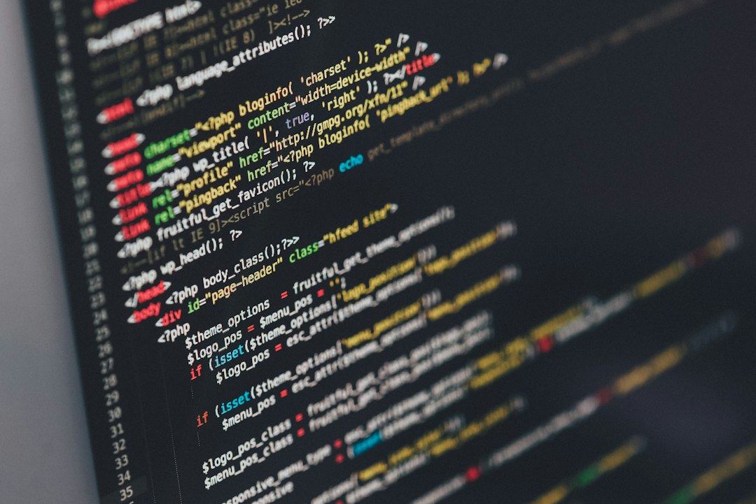 Codice sorgente di un sito web professionale visualizzato su schermo