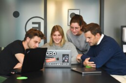 Team di marketing che pianifica il lancio di un nuovo prodotto