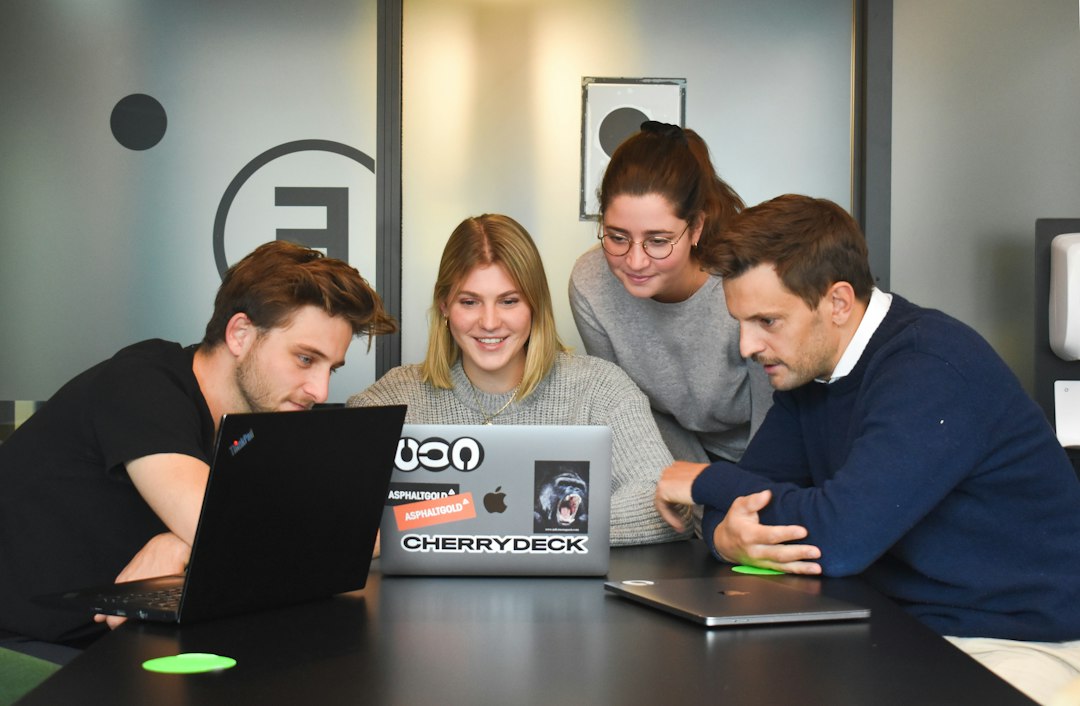 Team di marketing che pianifica il lancio di un nuovo prodotto