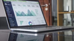 Dashboard con grafici e metriche per misurare il ritorno di una campagna video