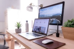 Schermo laptop con design di un sito web professionale per PMI